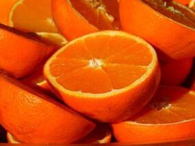 Das in Orangen enthaltene Vitamin C wird durch Nikotin ausgeschieden. 